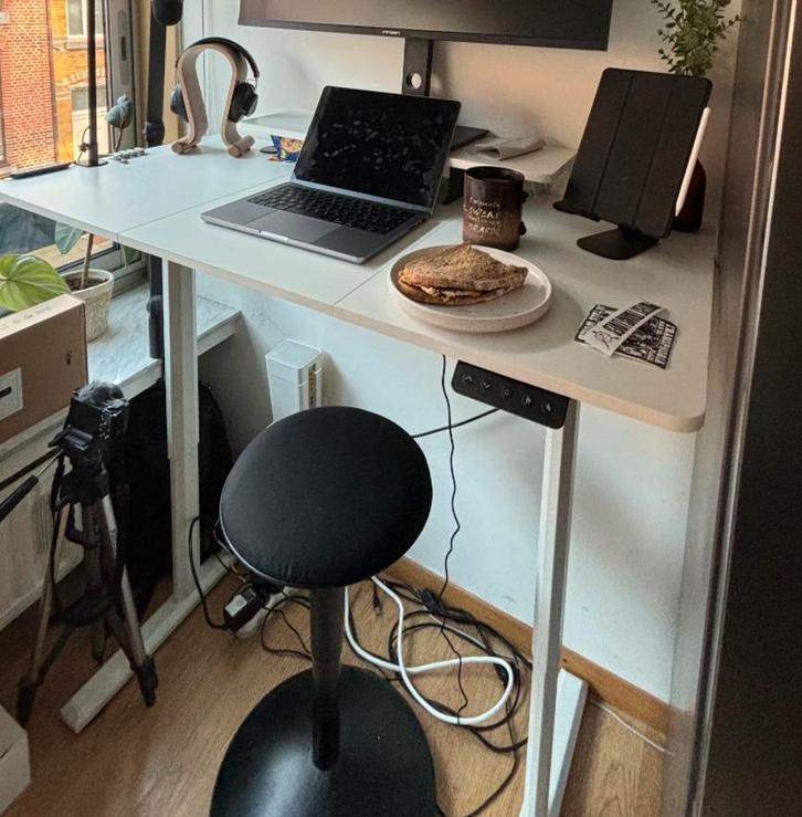 Standing Desk Wit (Verstelbaar Bureau), Huis en Inrichting, Bureaus, Zo goed als nieuw, Bureau, Elektrisch, Ophalen