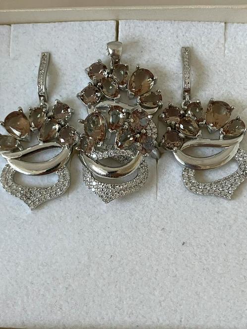 Prachtige zilveren setje met kleurveranderende zultanite., Bijoux, Sacs & Beauté, Boucles d'oreilles, Neuf, Puces ou Clous, Argent