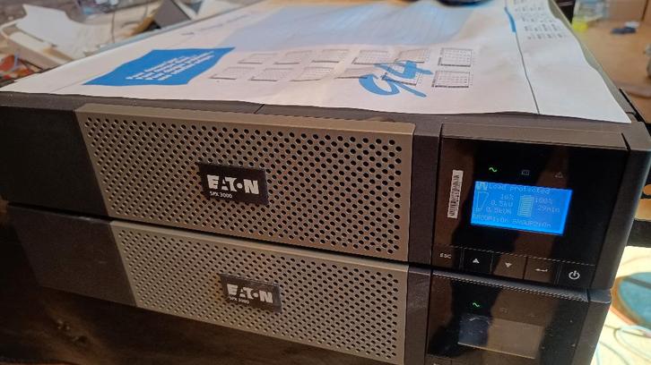 UPS EATON 5PX3000IRT/2700W-2U - Nouveau Bat-Sine- testé, Informatique & Logiciels, Alimentations de secours (UPS), Utilisé, Envoi