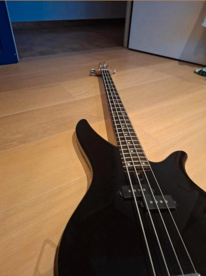 Yamaha Bass + étui (enchère/échange), Musique & Instruments, Instruments à corde | Guitares | Basses, Comme neuf, Électrique, Enlèvement ou Envoi