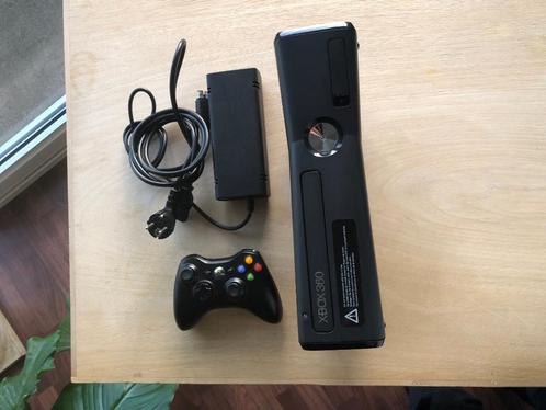 Xbox 360 Slim - Noir - 250GB, Consoles de jeu & Jeux vidéo, Consoles de jeu | Xbox 360, Utilisé, 250 GB, 360 S, Avec 1 manette