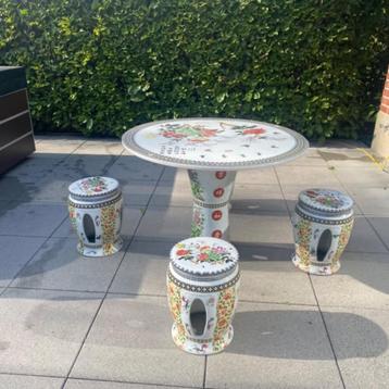Chinese keramische tuinset in perfecte staat. Tafel en 4 kru beschikbaar voor biedingen