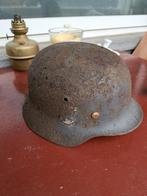 Casque allemand ww2 avec reste de decal.