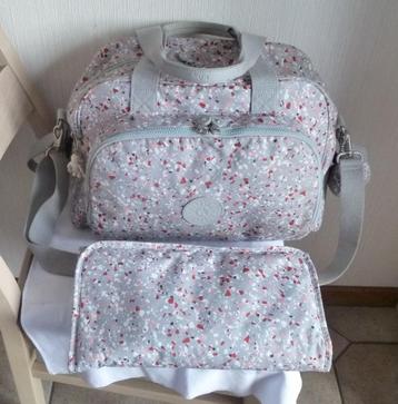 Kipling luiertas en kussen en fopspeenhouder + aap beschikbaar voor biedingen