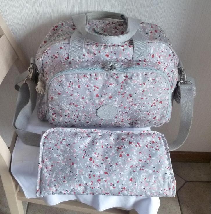 Kipling luiertas en kussen en fopspeenhouder + aap, Handtassen en Accessoires, Tassen | Reistassen en Weekendtassen, Gebruikt