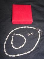 Nieuwe set parelketting met armband en oorknijpers, Handtassen en Accessoires, Kettingen, Ophalen of Verzenden, Nieuw, Grijs