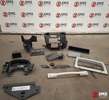 Occ diverse dashborddelen Renault beschikbaar voor biedingen