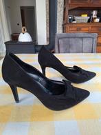 Zwarte suede pumps, Ophalen of Verzenden, Zo goed als nieuw, Zwart, Pumps