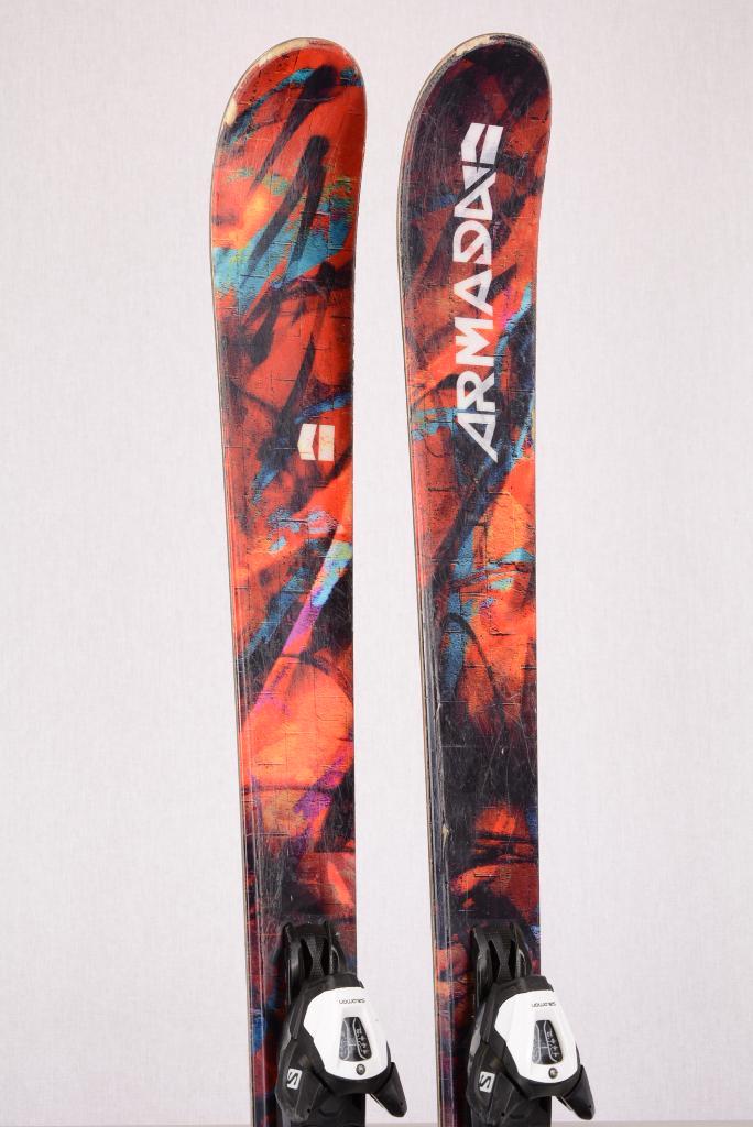 149 skis acrobatiques ARMADA MADSTEEZ ARV 84, TWINTIP, Sports & Fitness, Ski & Ski de fond, Utilisé, Skis, Salomon, Carving, 140 à 160 cm