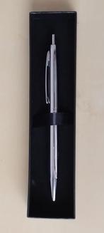 Stylo à bille en acier inoxydable chromé + coffret cadeau, Neuf, Autres marques, Enlèvement ou Envoi, Avec boîte
