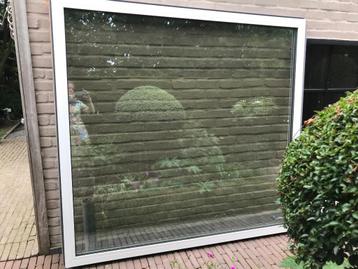 Raam, dubbelglas wit pvc , gewapend glas beschikbaar voor biedingen