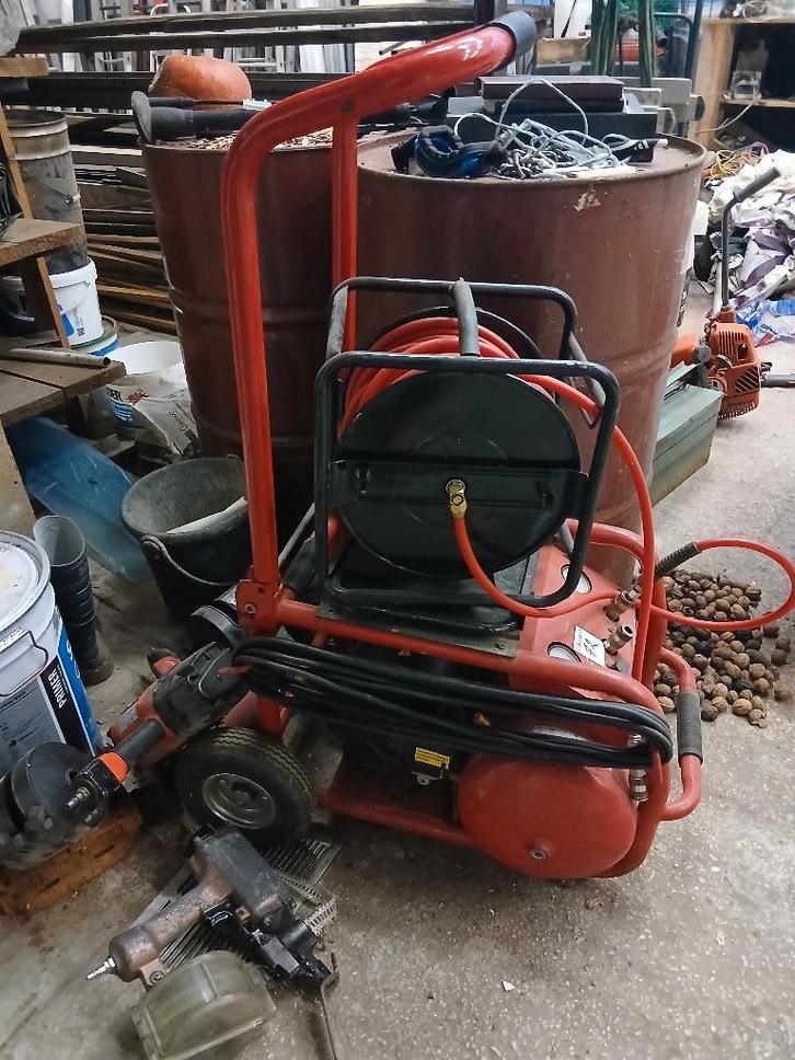 Stock toiturier - ardoisier, Bricolage & Construction, Échafaudages, Utilisé, Enlèvement