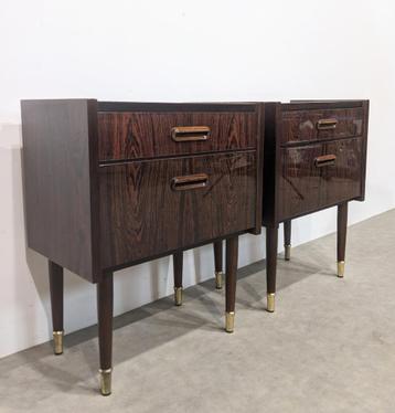 Vintage palissanderhouten nachtkastje beschikbaar voor biedingen