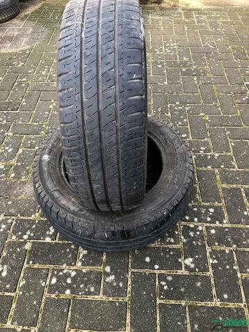 2 x bedrijfswagen Michelin Agilis 235-60-17 10 PR 117/115 R beschikbaar voor biedingen