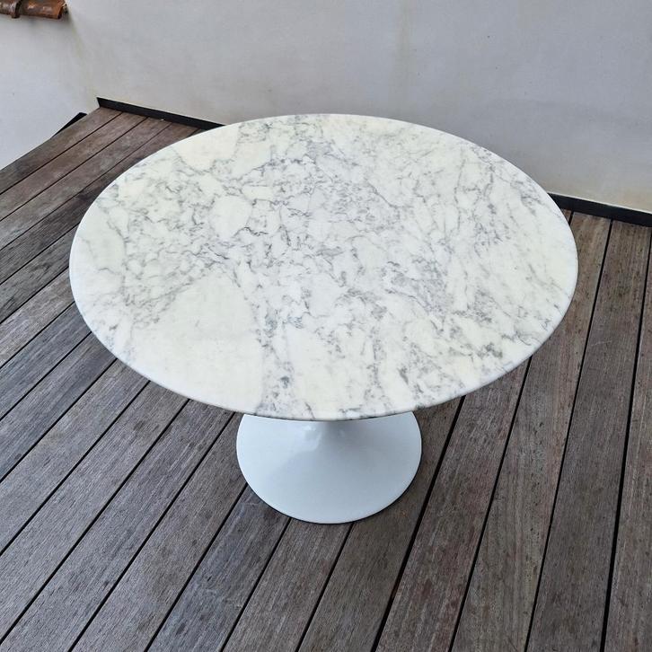 Table tulipe marbre Eero Saarinen 91cm signée Knoll, Antiquités & Art, Antiquités | Meubles | Tables, Enlèvement