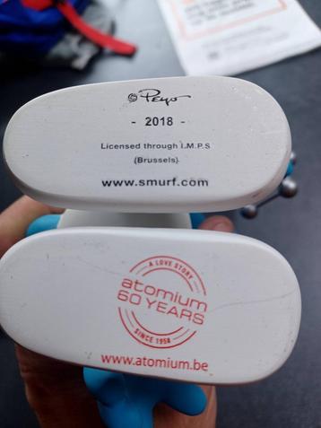 1 smurf met atomium beschikbaar voor biedingen