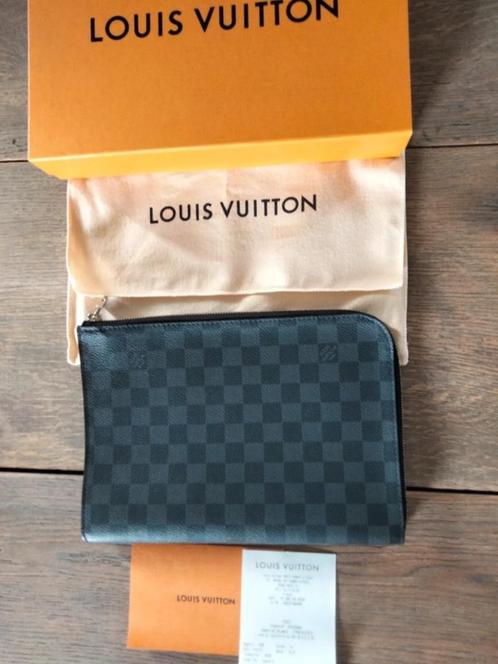 Louis vuitton pochette jour pm nieuw, Handtassen en Accessoires, Tassen | Schoudertassen, Nieuw, Overige merken, Zwart, Ophalen