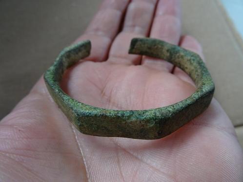Bodemvondst middeleeuwen bronzen armband kind kinderarmband, Antiek en Kunst, Antiek | Brons en Koper, Brons, Ophalen of Verzenden