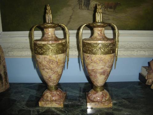 Magnifique grande et large paire de cassolettes en marbre, Antiquités & Art, Antiquités | Vases, Enlèvement ou Envoi