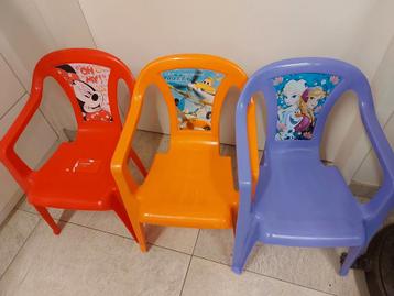3 kinderstoeltjes beschikbaar voor biedingen