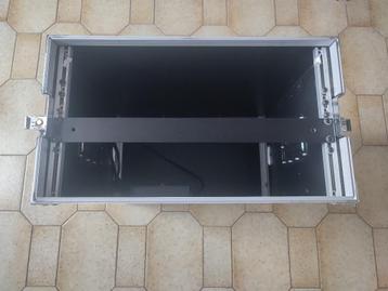 Flight case 6unites et 4 unites beschikbaar voor biedingen