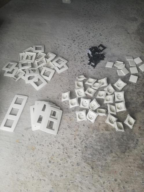 plaquettes de recouvrement NIKO, Doe-het-zelf en Bouw, Elektriciteit en Kabels, Zo goed als nieuw, Stekker, Ophalen