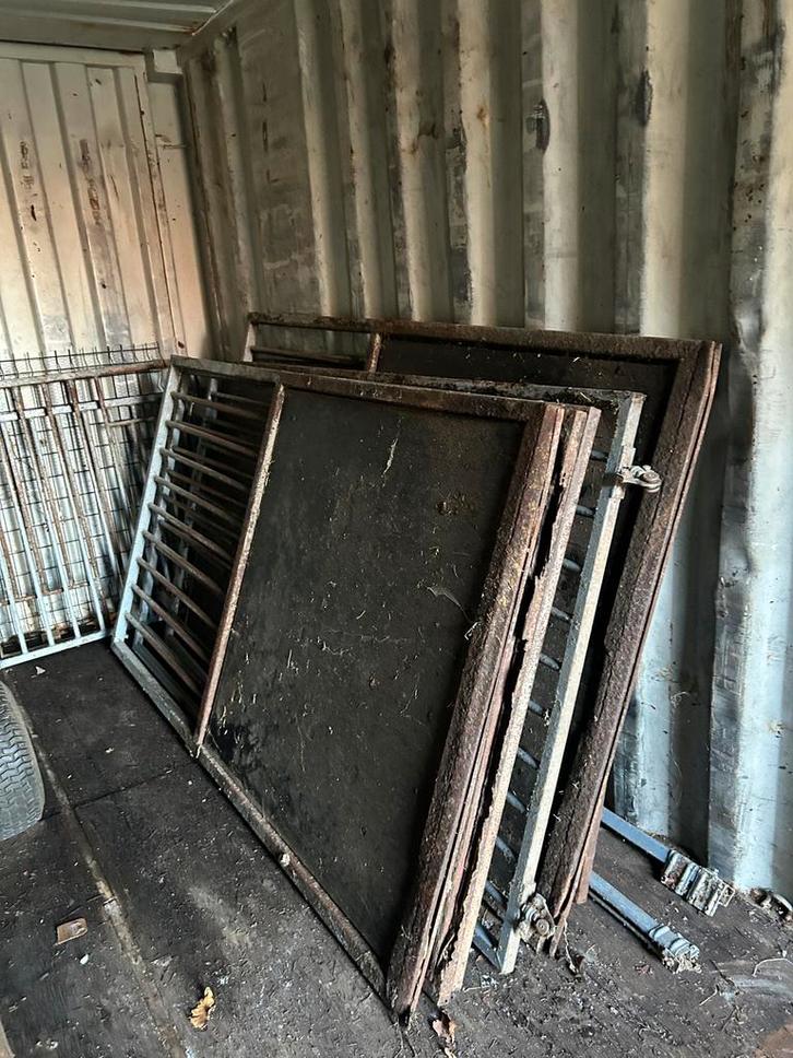 (Bieden)Paardenstal schuifdeur / stalrek – 2,20m x 1,20m, Dieren en Toebehoren, Hondenhokken, Zo goed als nieuw, Ophalen