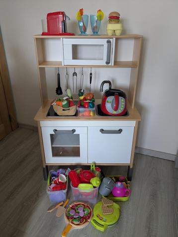 Ikea keukentje met veel extra toebehoren  beschikbaar voor biedingen