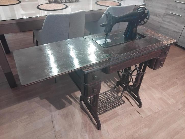 Machine à coudre Singer 15K + meuble, Hobby & Loisirs créatifs, Machines à coudre & Accessoires, Utilisé, Machine à coudre, Singer