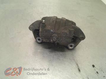 Remklauw (Tang) rechts-voor van een Nissan Navara beschikbaar voor biedingen
