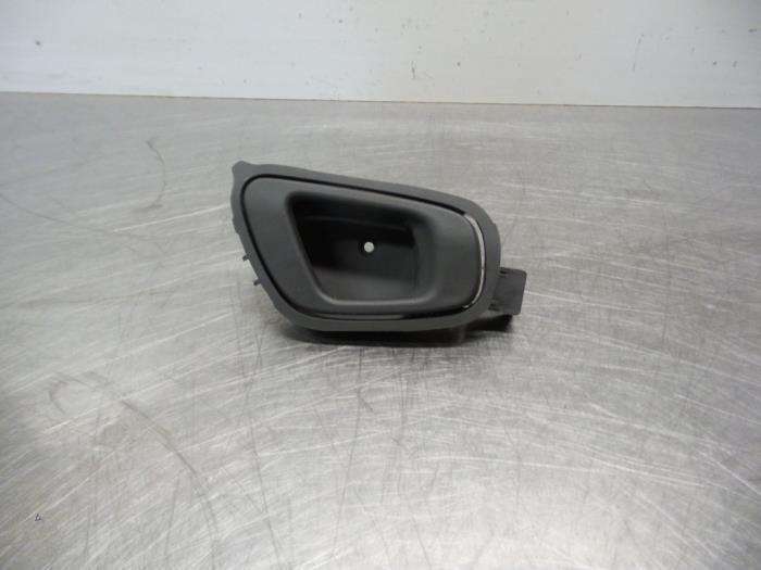 Poignée portière 4portes arrière droite d'un Chevrolet Sp, Autos : Pièces & Accessoires, Carrosserie & Tôlerie, Chevrolet, Utilisé