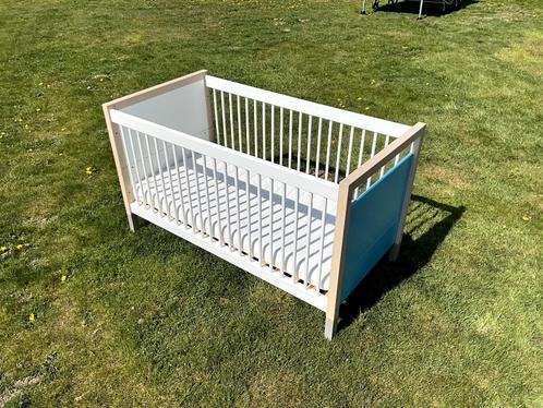 babybed/kinderbed (blauw/limoen) + aerosleepmatras 70x140cm, Kinderen en Baby's, Babywiegjes en Ledikanten, Zo goed als nieuw