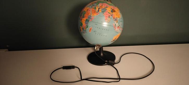 Wereldbol (globe) Mickey Mouse - met verlichting., Huis en Inrichting, Woonaccessoires | Wereldbollen, Zo goed als nieuw, Ophalen