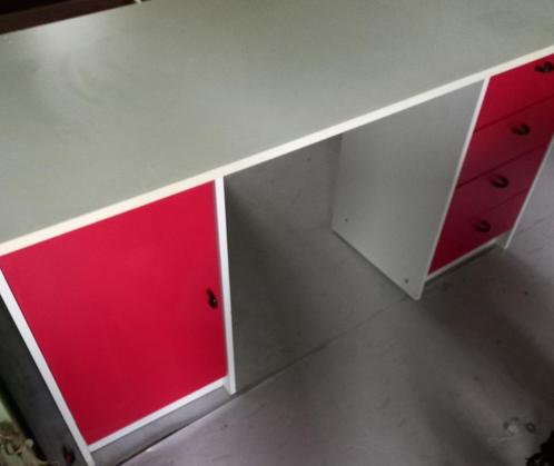 Ikea bureau voor kinderen / jongeren., Huis en Inrichting, Overige Huis en Inrichting, Gebruikt, Ophalen