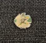PIN - LES PIVERTS DE COURRIERE - HIKING - NAMUR - NAMEN, Verzenden, Gebruikt, Sport, Speldje of Pin