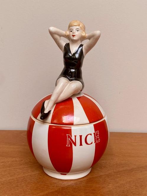 ANTIEK ART DECO BADEND PORSELEINEN BEELDJE AAN ZEE, Antiek en Kunst, Antiek | Porselein, Ophalen of Verzenden
