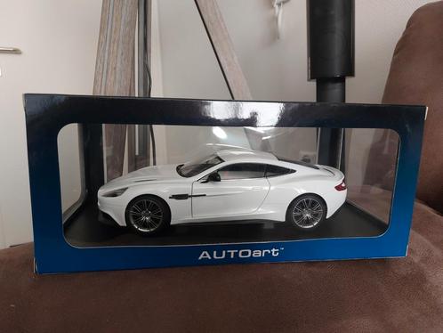 Autoart 70250 1/18 Aston Martin Vanquish wit ZELDZAAM, Hobby en Vrije tijd, Modelauto's | 1:18, Zo goed als nieuw, Auto, Autoart