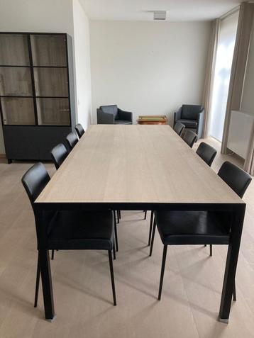 Eiken eettafel beschikbaar voor biedingen