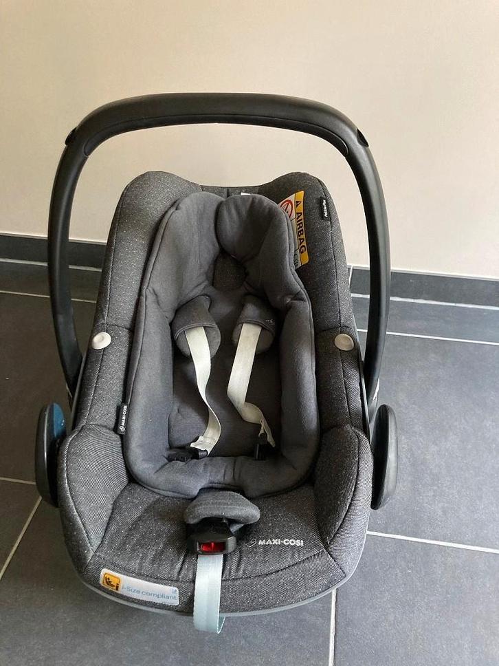 Maxi Cosi Pebble+ Sparkling gray + regenhoes, Enfants & Bébés, Sièges auto, Comme neuf, Maxi-Cosi, 0 à 13 kg, Isofix, Enlèvement