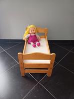 Houten poppen bedje met popje, Ophalen, Gebruikt