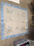 Nappe blanche à motifs fleurs bleu ciel, Enlèvement ou Envoi, Neuf, Carré, Intérieur