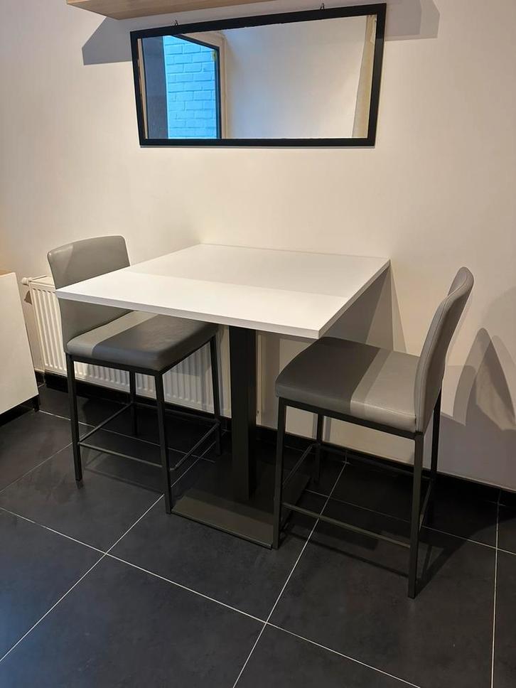 Table haute avec 2 chaises de bar, Maison & Meubles, Tables | Tables à manger, Utilisé, 50 à 100 cm, 50 à 100 cm, jusqu'à deux personnes