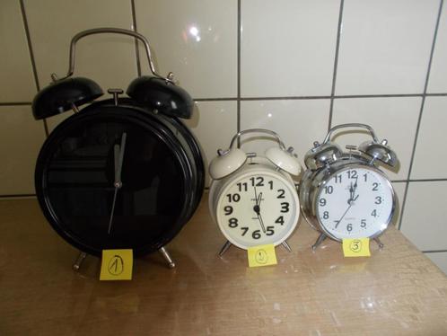 Ensemble de réveils (3) vintage., Elektronische apparatuur, Wekkers, Zo goed als nieuw, Analoog, Ophalen