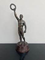 statue en bronze dynamique « Vainqueur olympique », Enlèvement, Bronze