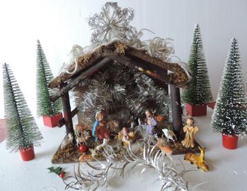 Kerststal met vaste personages, vintage beschikbaar voor biedingen