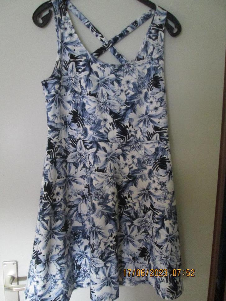 Robe blanche et bleue à bretelles « H&M » T : M, Kleding | Dames, Jurken, Zo goed als nieuw, Maat 38/40 (M), Blauw, Boven de knie