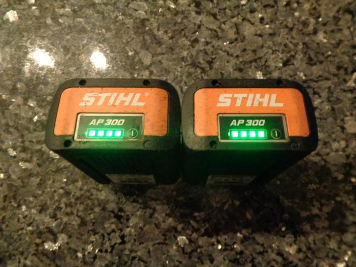 2 x stihl AP 300 accu, Tuin en Terras, Hand-tuingereedschap, Gebruikt, Ophalen