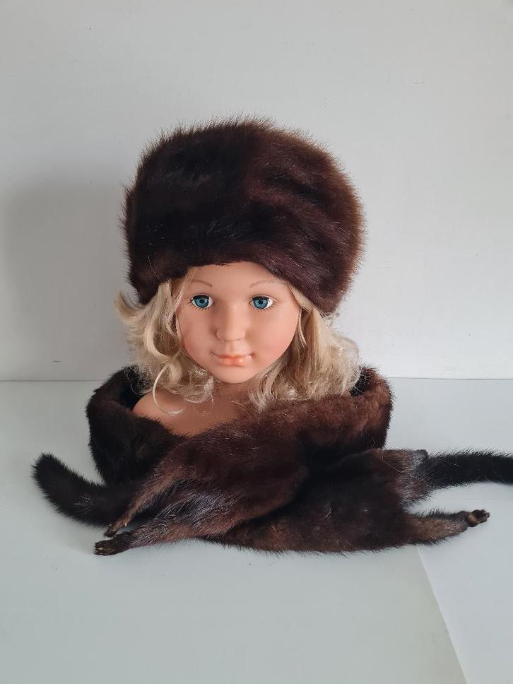 nertsmuts en  bijhorende nertssjaal, Kleding | Dames, Mutsen, Sjaals en Handschoenen, Muts, Ophalen of Verzenden