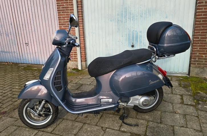 Vespa GTS 125cc – Topstaat – Dolomit Grijs, Motoren, Motoren | Piaggio, Particulier, Scooter, Ophalen