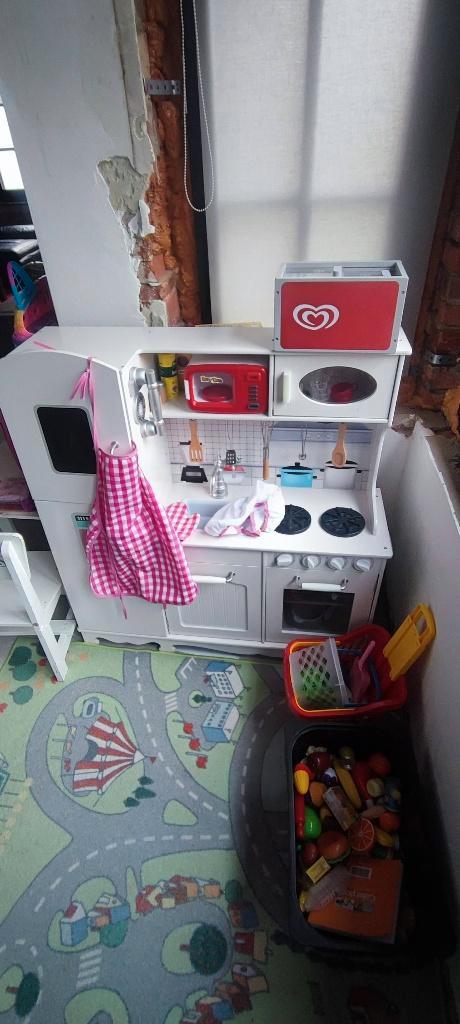 Houten Speelgoedkeukentje met toebehoren, Enfants & Bébés, Jouets | Jouer aux cuisines, Comme neuf, Jouer à la cuisine, Enlèvement